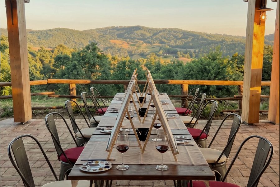 Wine painting, esperienza creativa con vino della Maremma